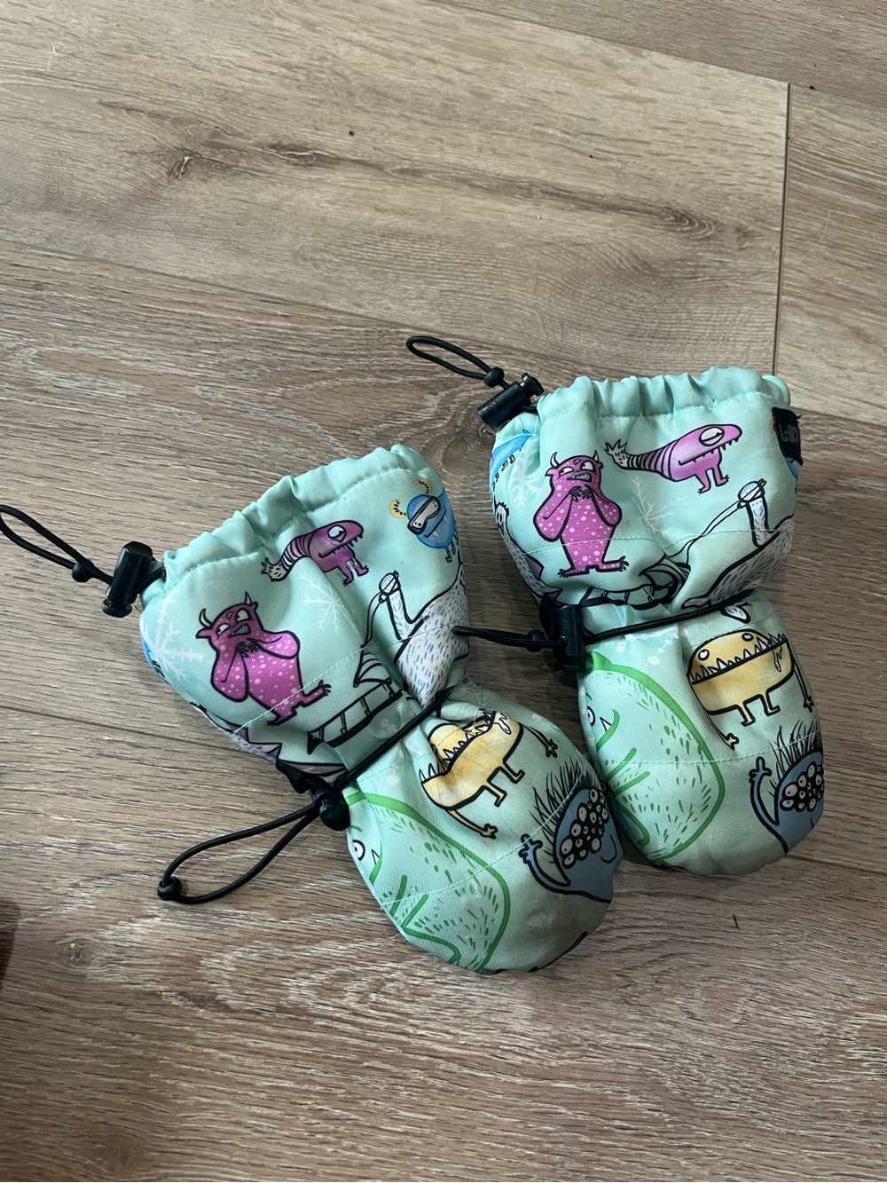L-bow thick fleece lined waterproof mittens 12-24 months monster patter
